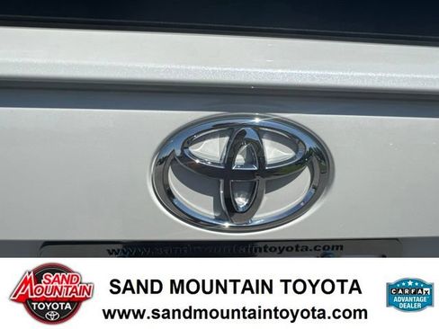 Used 2022 Toyota RAV4 XLE Premium FWD image 10