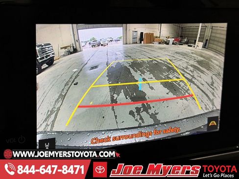 Used 2025 Toyota Camry SE w/ Convenience Package image 19