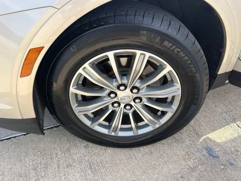 Used 2017 Cadillac XT5 Luxury w/ Driver Awareness Package AWD/4WD image 40