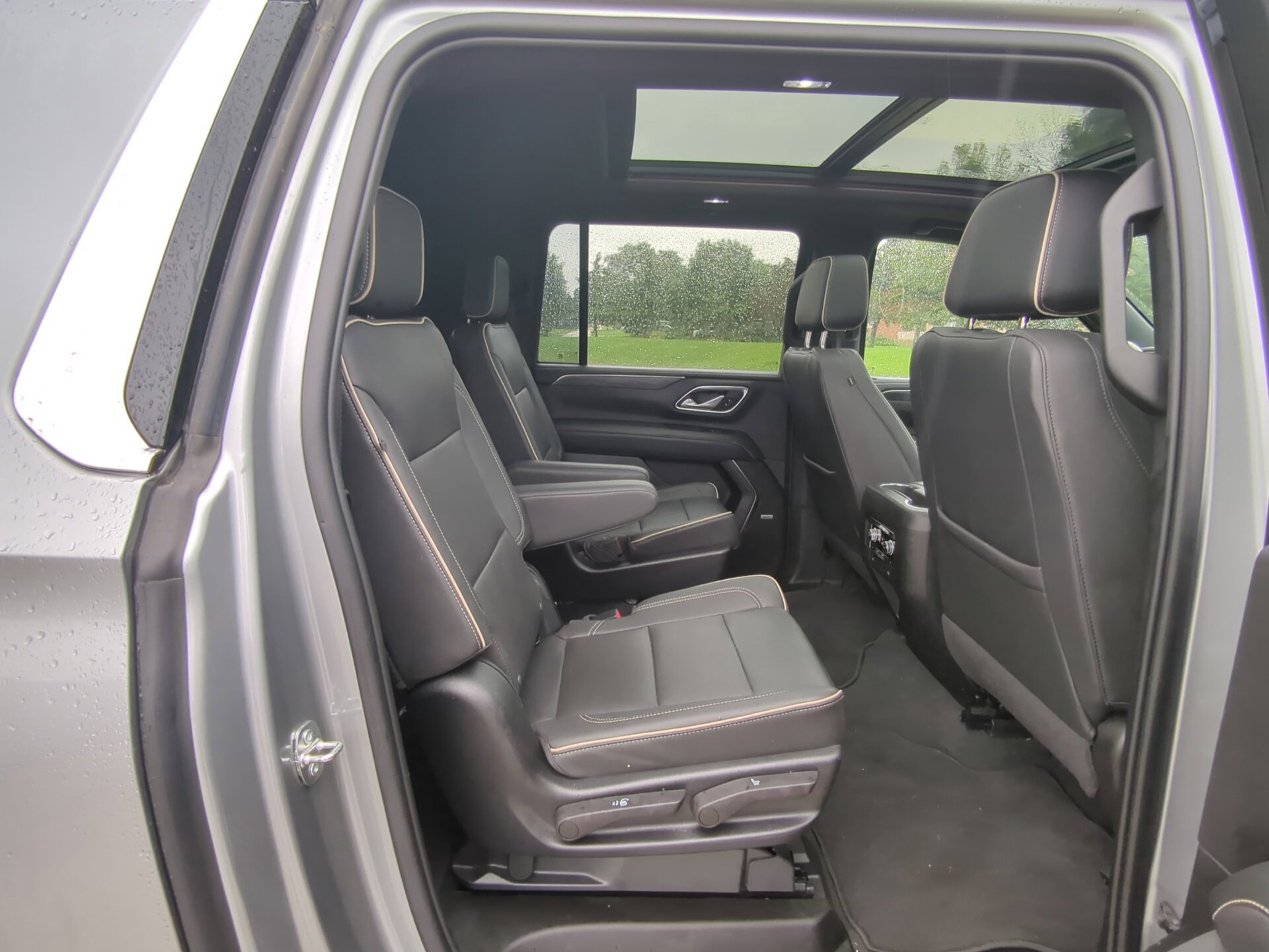 Used 2023 GMC Yukon XL SLT w/ SLT Premium Package AWD/4WD image 29