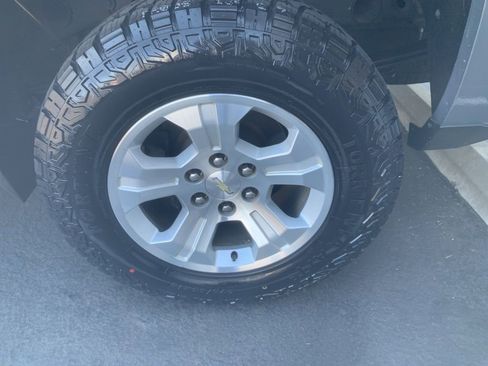 Used 2017 Chevrolet Silverado 1500 LTZ Z71 w/ LTZ Plus Package AWD/4WD image 6
