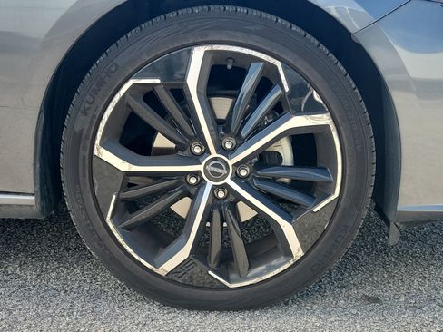 Used 2024 Nissan Altima 2.5 SR FWD image 2