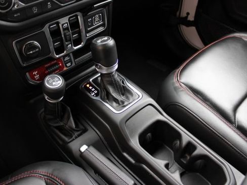 Used 2025 Jeep Wrangler Unlimited Rubicon AWD/4WD image 29