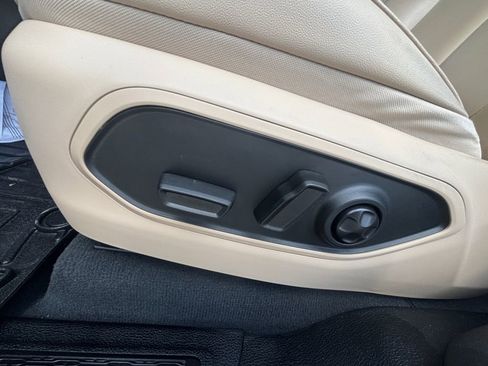 Used 2023 Jeep Grand Cherokee Limited image 30