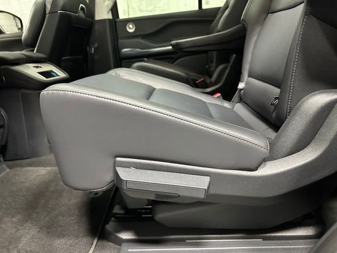 Used 2025 Lincoln Navigator Reserve image 46