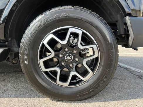 Used 2025 Ford Bronco Outer Banks image 16