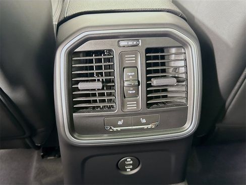 New 2026 Porsche Macan image 27