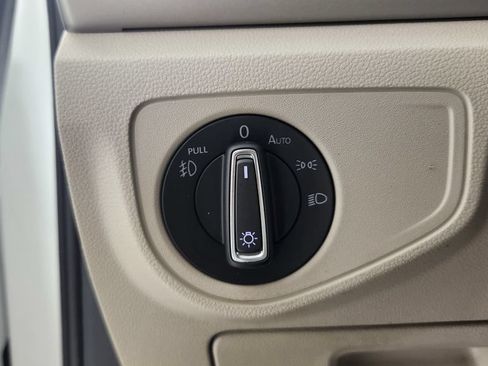 Used 2018 Volkswagen Atlas SE FWD image 23