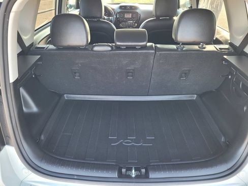 Used 2016 Kia Soul ! FWD image 7