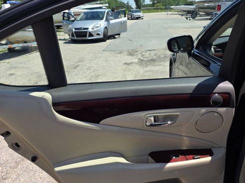 Used 2011 Lexus LS 460 AWD w/ Luxury Value Edition image 15