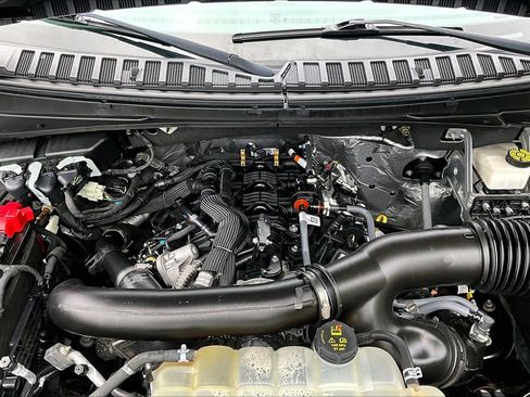 Used 2023 Ford Expedition XLT AWD/4WD image 9
