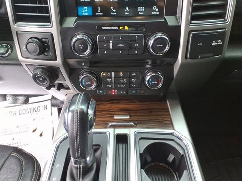 Used 2018 Ford F150 Lariat image 24