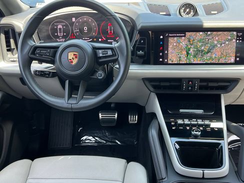 Certified 2024 Porsche Cayenne S AWD/4WD image 17