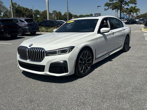 Used 2021 BMW 740i w/ M Sport Package RWD image 2