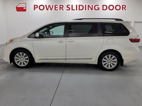 Used 2017 Toyota Sienna XLE Premium AWD/4WD image 5