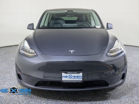 Used 2022 Tesla Model Y Long Range AWD/4WD image 2