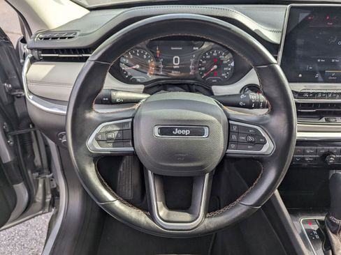 Used 2022 Jeep Compass Limited w/ Sun and Sound Group image 9