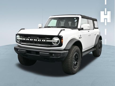 Used 2021 Ford Bronco Outer Banks w/ Sasquatch Package AWD/4WD image 3