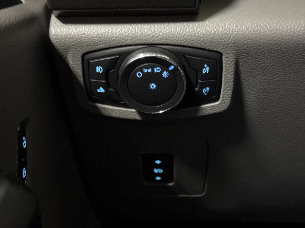 Used 2015 Ford F150 XLT w/ Equipment Group 302A Luxury AWD/4WD image 18