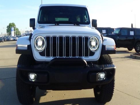 Certified 2025 Jeep Wrangler Unlimited Sahara AWD/4WD image 3