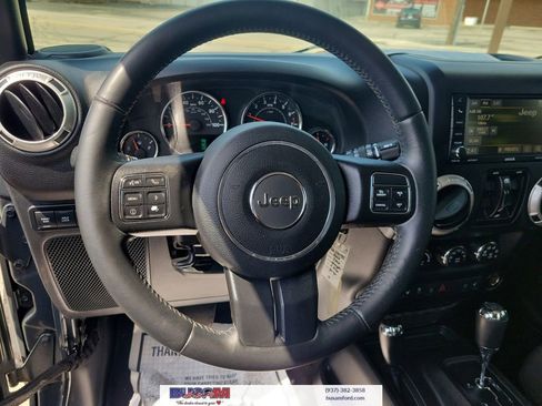 Used 2016 Jeep Wrangler Unlimited Rubicon w/ Connectivity Group AWD/4WD image 18