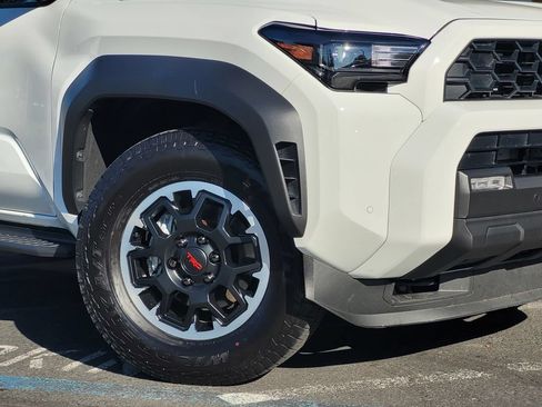 Used 2025 Toyota 4Runner TRD Off-Road Premium AWD/4WD image 4