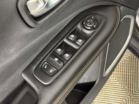 Used 2020 Jeep Compass Latitude w/ Popular Equipment Group image 18