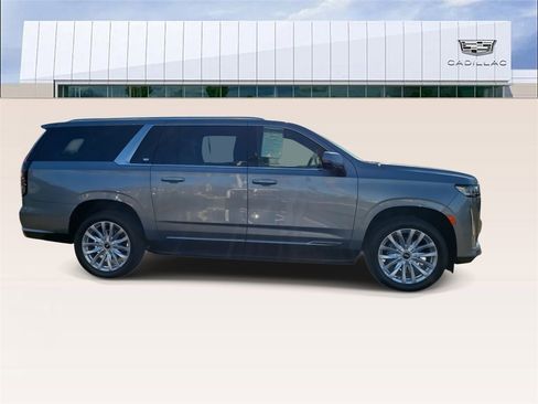 Certified 2024 Cadillac Escalade ESV Luxury image 9