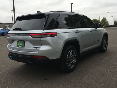 Used 2024 Jeep Grand Cherokee Trailhawk AWD/4WD image 7