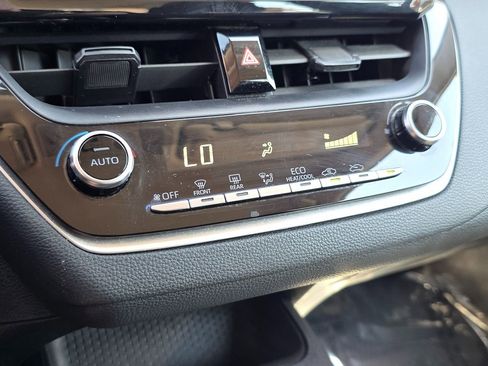Used 2022 Toyota Corolla LE image 35