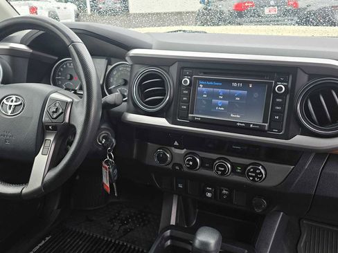 Certified 2018 Toyota Tacoma SR5 AWD/4WD image 13