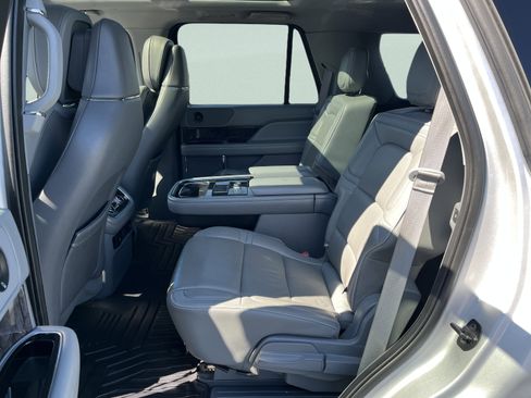 Used 2019 Lincoln Navigator Reserve image 15