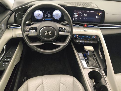 Used 2025 Hyundai Elantra Limited FWD image 22