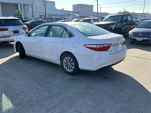 Used 2016 Toyota Camry LE image 6