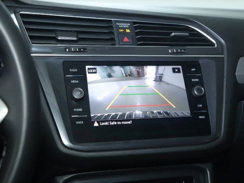 Used 2023 Volkswagen Tiguan SE w/ Panoramic Sunroof Package AWD/4WD image 31