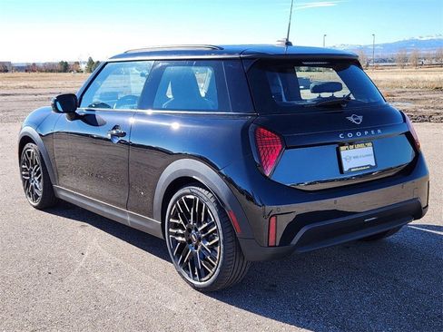 Used 2025 MINI Cooper 2-Door Hardtop image 5