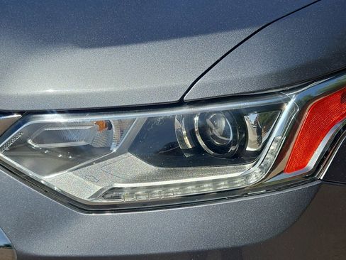 Used 2021 Chevrolet Traverse LT AWD/4WD image 19