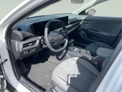 Used 2025 Kia K4 FWD image 11