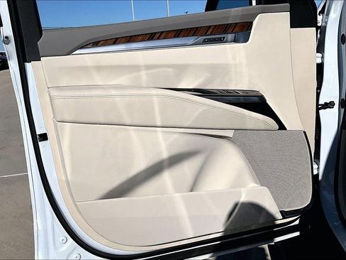 Used 2026 Cadillac Escalade Platinum Sport w/ LPO, ONYX Package image 23