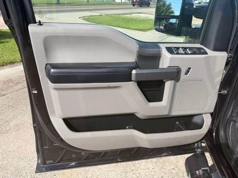 Used 2019 Ford F250 XLT w/ XLT Premium Package AWD/4WD image 12