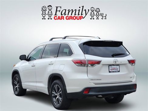 Used 2016 Toyota Highlander XLE image 3