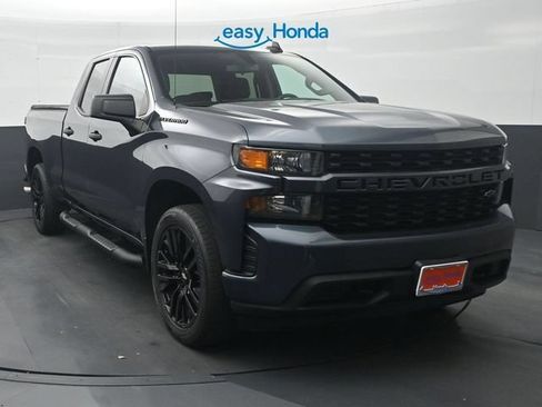 Used 2020 Chevrolet Silverado 1500 Custom w/ Custom Value Package AWD/4WD image 2