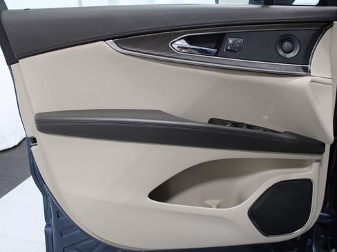 Used 2019 Lincoln Nautilus Reserve AWD/4WD image 11