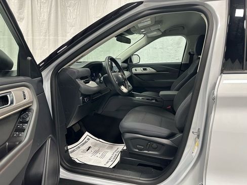 Used 2025 Ford Explorer Active image 10