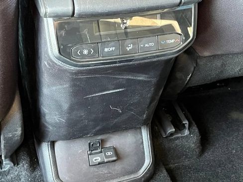 Used 2025 Toyota Highlander LE FWD image 17