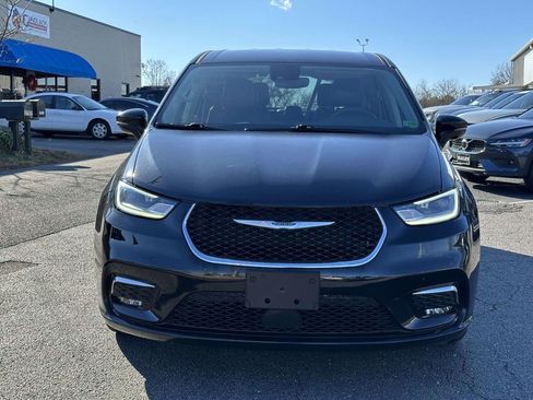 Used 2024 Chrysler Pacifica Touring-L image 24