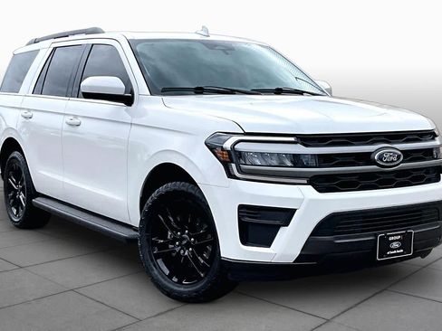 Used 2024 Ford Expedition XLT RWD image 3