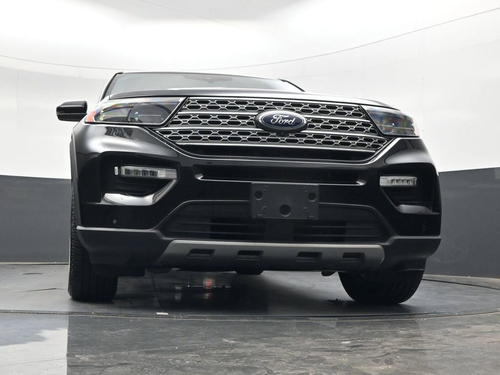 Used 2021 Ford Explorer Limited w/ Equipment Group 301A AWD/4WD image 48