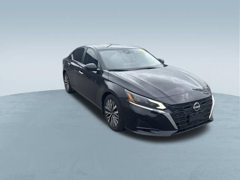 Used 2023 Nissan Altima 2.5 SV w/ SV Premium Package FWD image 7