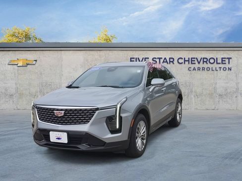 Used 2025 Cadillac XT4 Premium Luxury FWD image 3